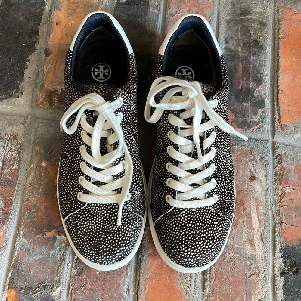 TORY BURCH HOWELL LEATHER AND CALF HAIR TENNIS SHOES SIZE 9.5